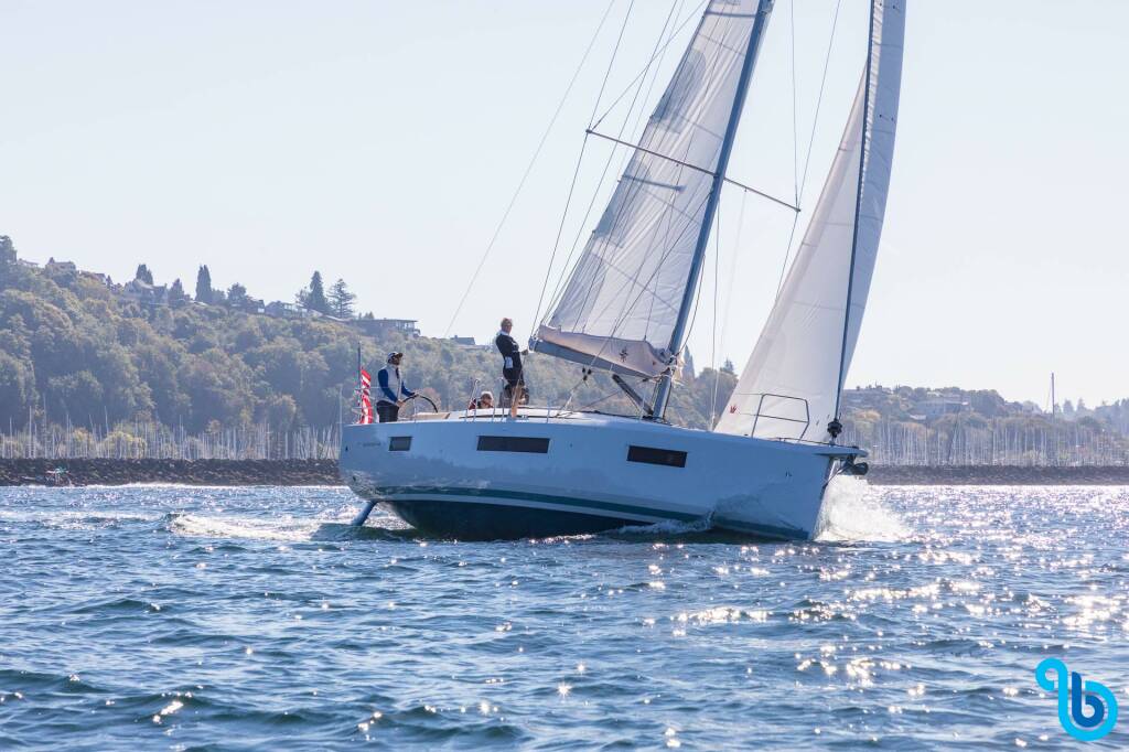 Sun Odyssey 440, HOST