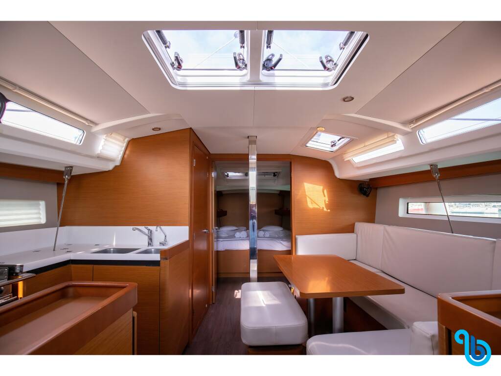 Sun Odyssey 440, 