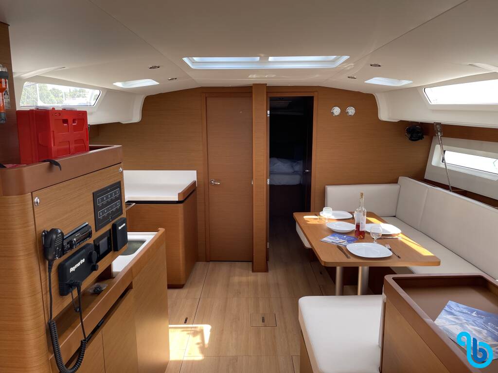 Sun Odyssey 490, Electra