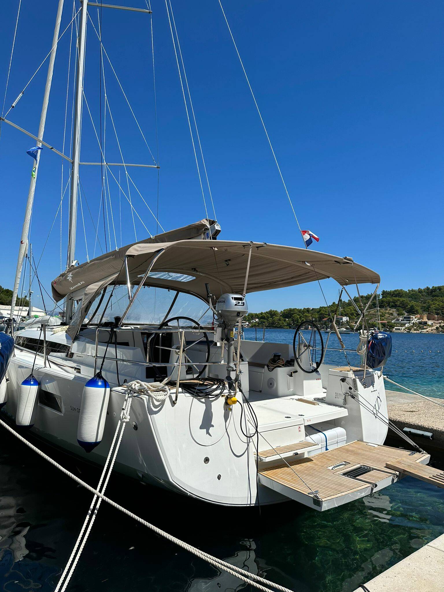 Sun Odyssey 490, 