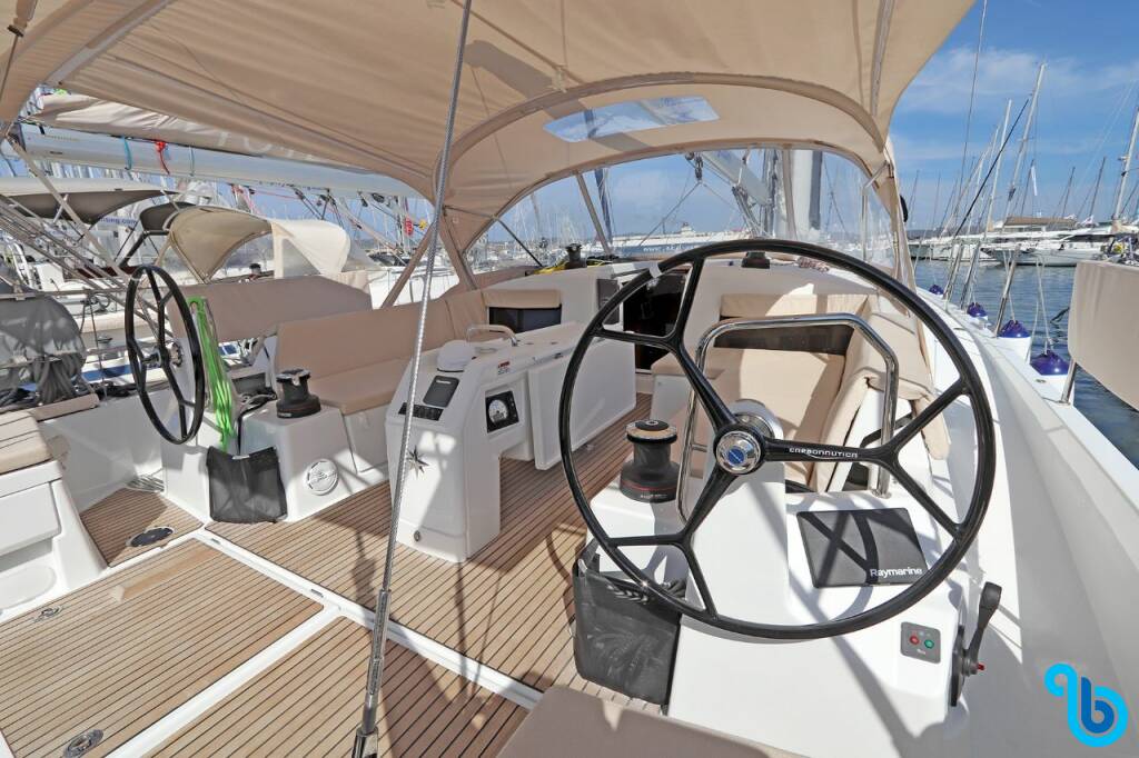 Sun Odyssey 490, Avra