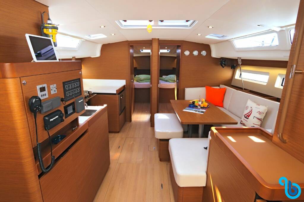 Sun Odyssey 490, Avra