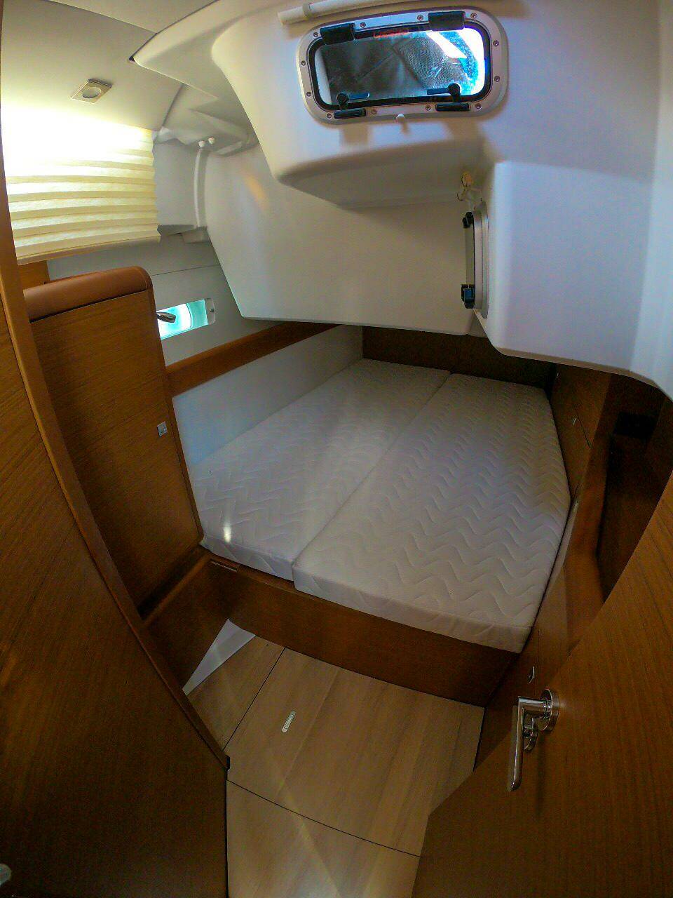 Sun Odyssey 519, Mayflower A/C & Gen