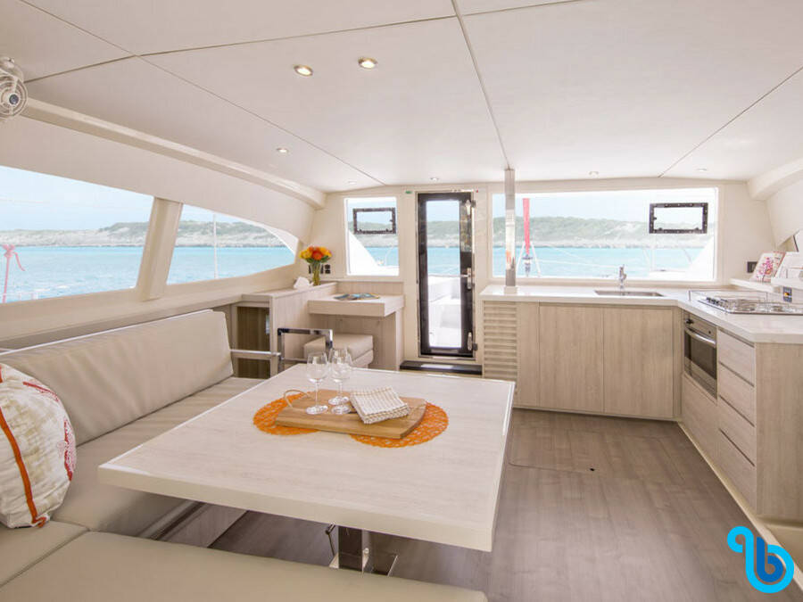 Sunsail 404, 