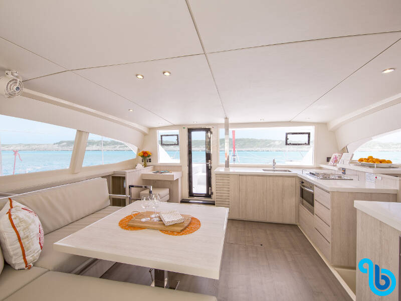 Sunsail 404, 