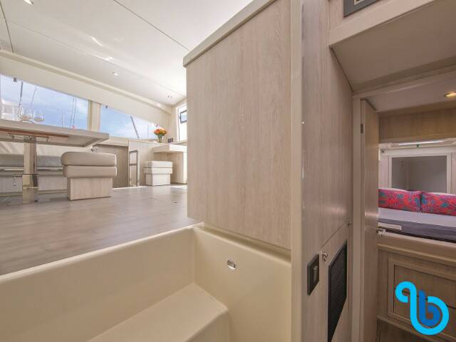 Sunsail 404, 