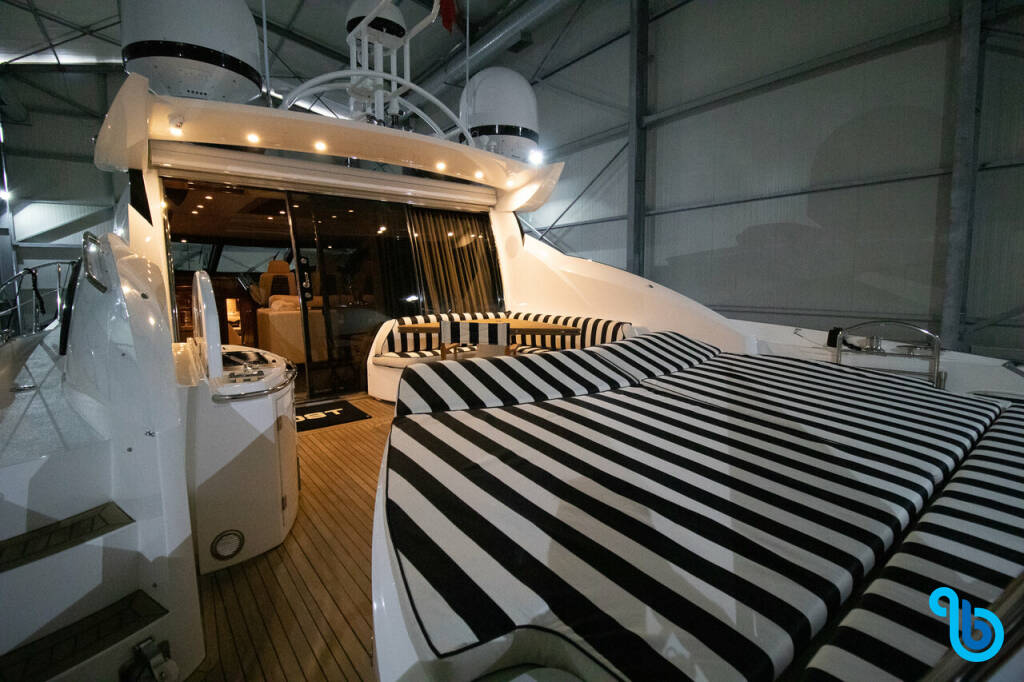 Sunseeker Predator 72, Ghost